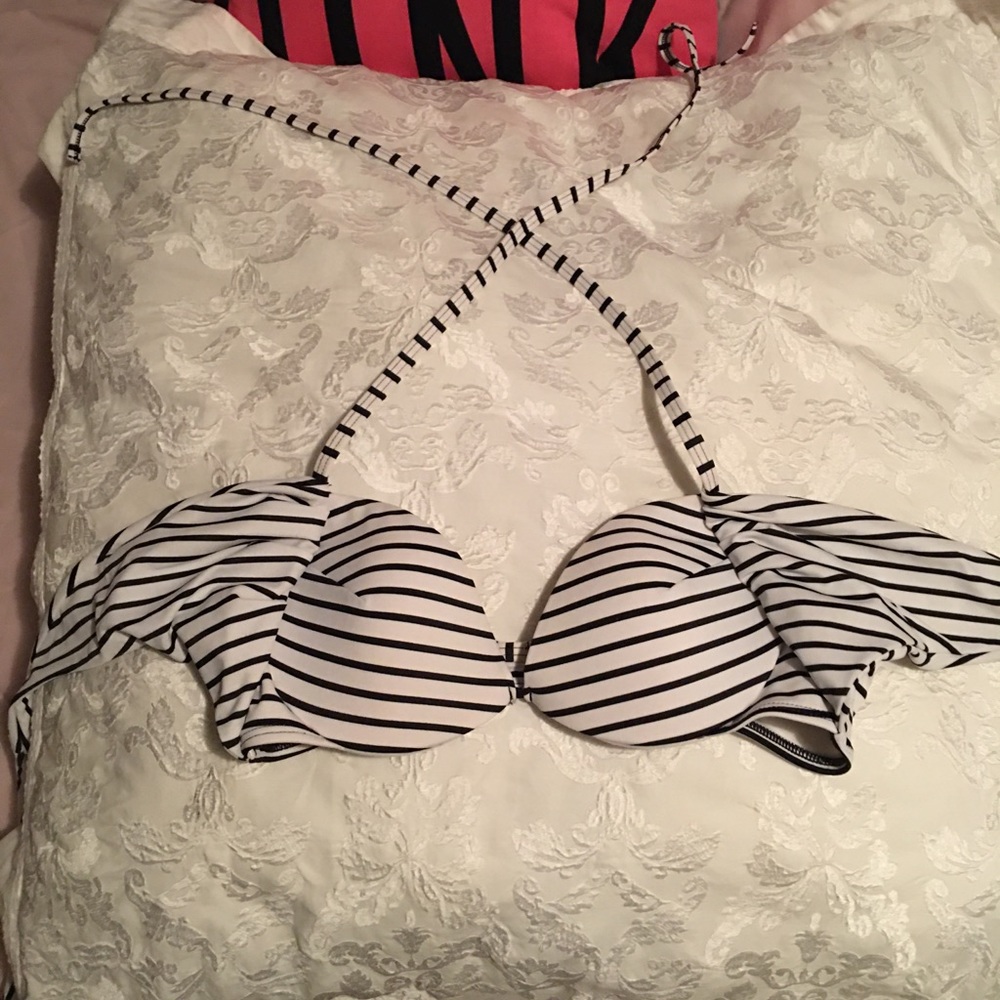 Victoria’s Secret White/Black Bikini Top. Sz 32B.